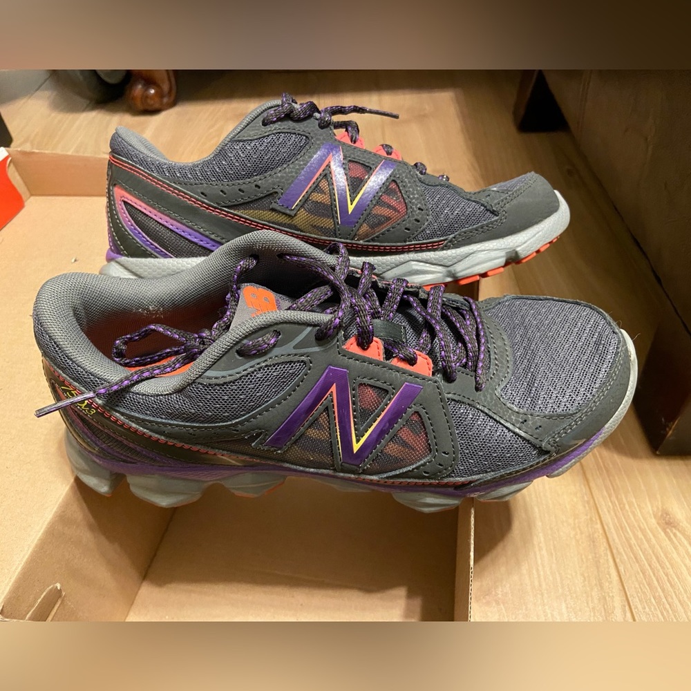 Women’s running shoe